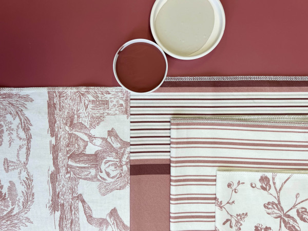 Toile Blush flatlay portrait